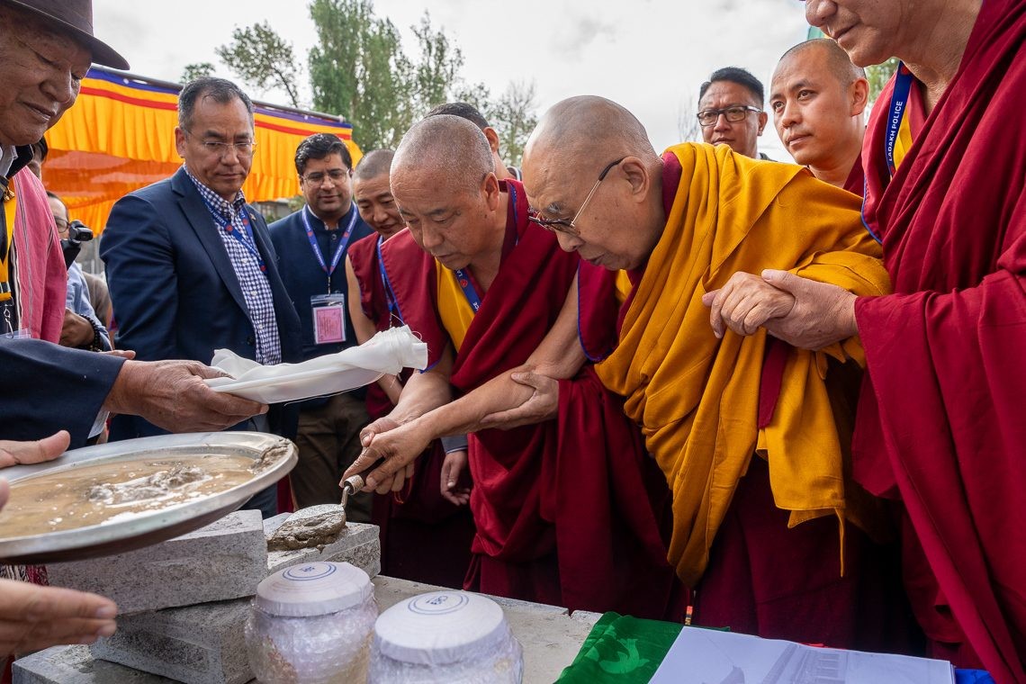 His Holiness the Dalai Lama lays foundation stone for reconstruction of new Chowkhang Vihara